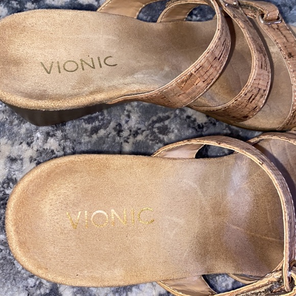 Vionic Dwyn ortho wedge heel sandals with 3 Velcro straps - Picture 9 of 10